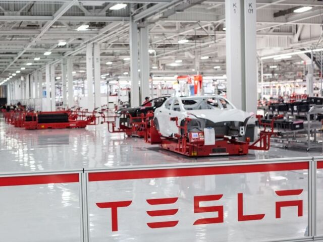 tesla-montážna linka