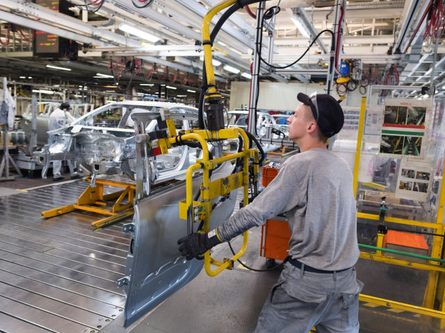 výroba áut, automobilka, automobilový priemysel
