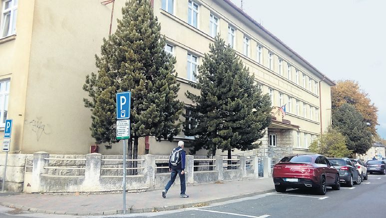 Okresný úrad v Poprade, kde je kataster. Na ňom sa udiali podozrivé prevody pozemku, ktorý sa dostal až k prezidentovi Andrejovi Kiskovi.