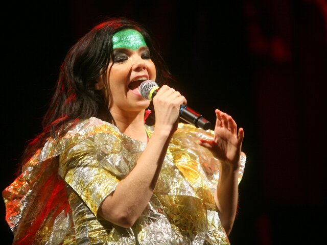 Speváčka Bjork na archívnom zábere z koncertu v New Yorku.