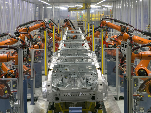 robot v automobilke