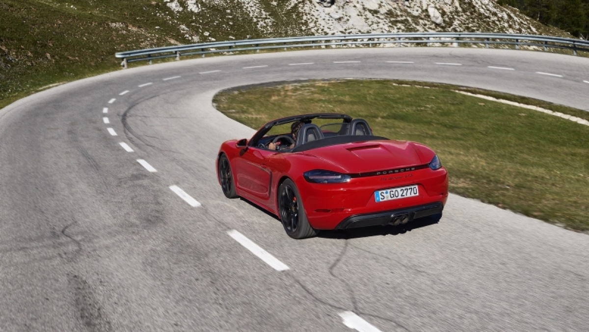 Porsche 718 Boxster a Cayman GTS 2017 prvni sada 13 800 600