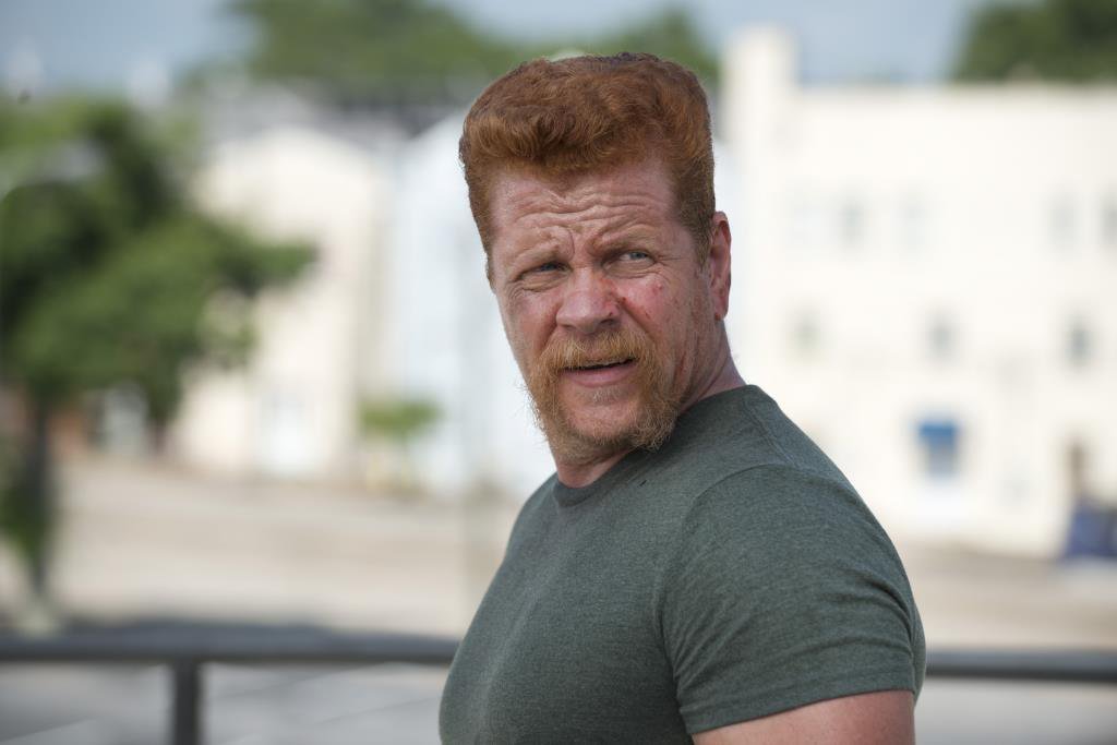 Herec Michael Cudlitz zrejme bude tou postavou, ktorá prepojí oba zombie seriály.