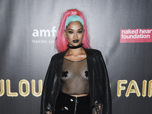 Modelka Shanina Shaik zvolila pomerne odvážny halloweensky kostým. 