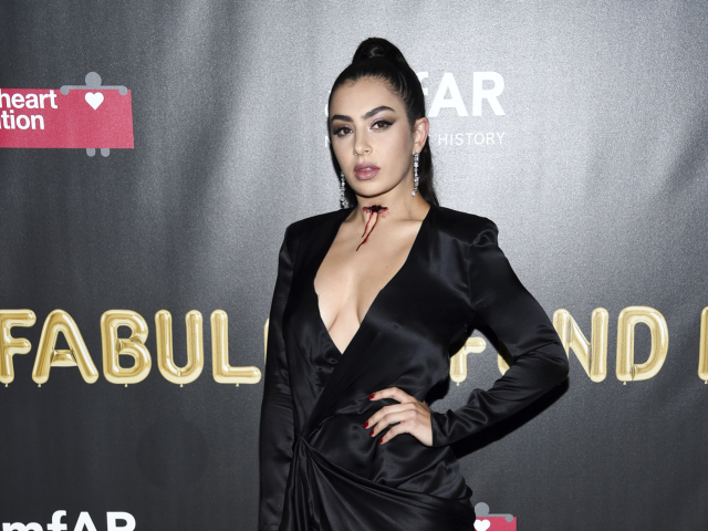 Speváčka Charli XCX.