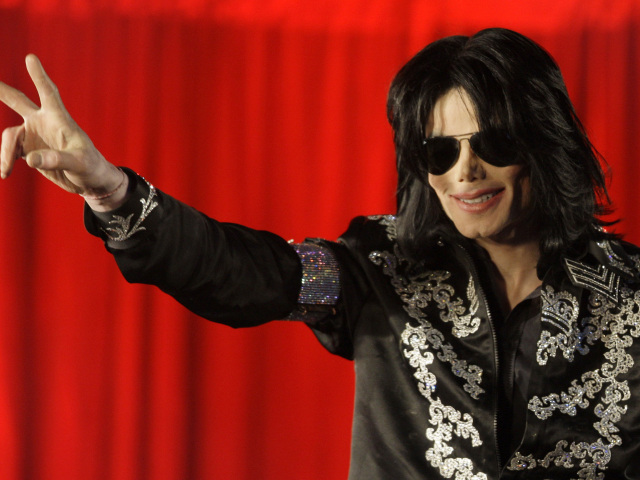 Spevák Michael Jackson na archívnom zábere.