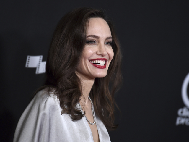 Herečka Angelina Jolie nešetrila úsmevmi. 