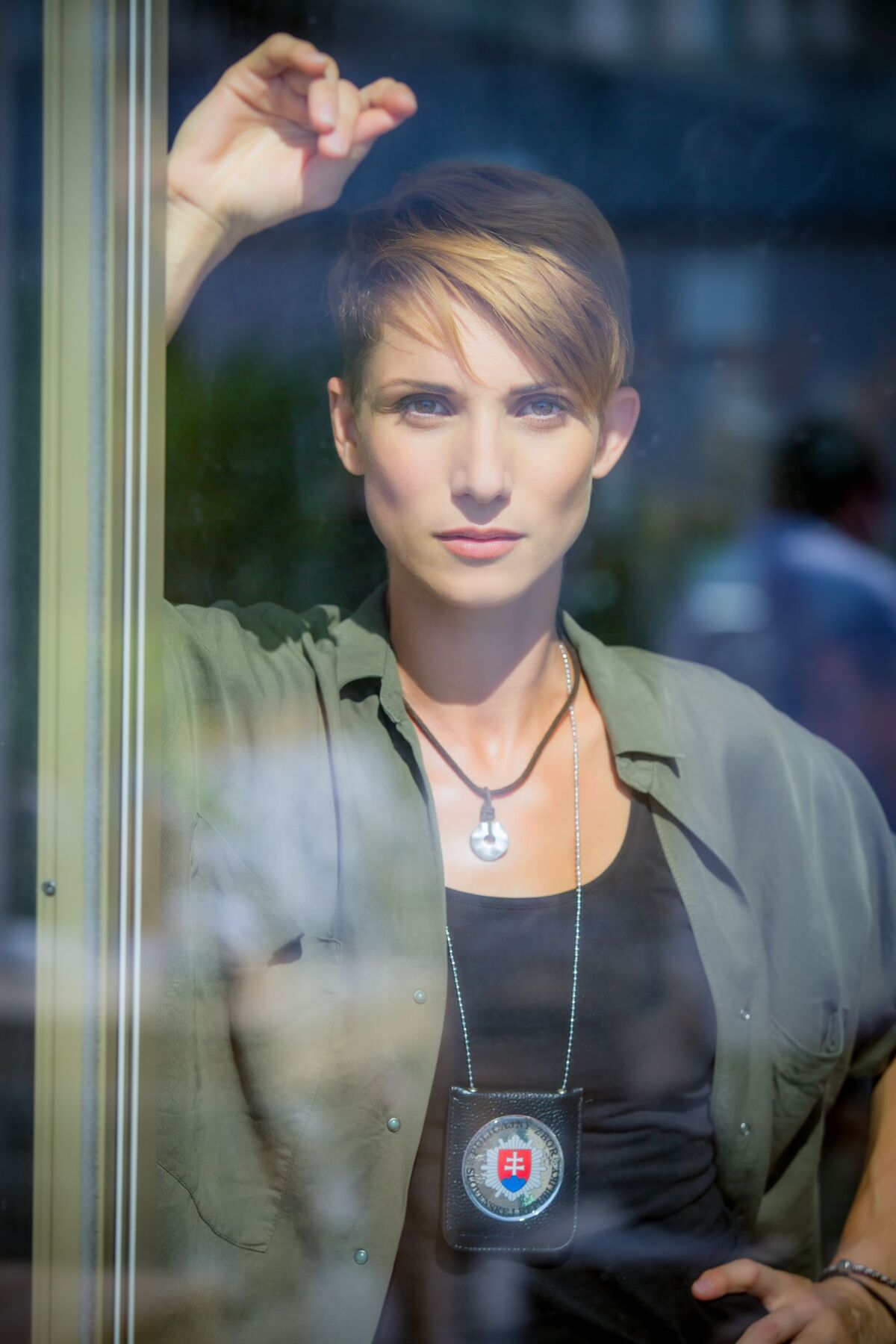 zuzana kanócz, za sklom 2