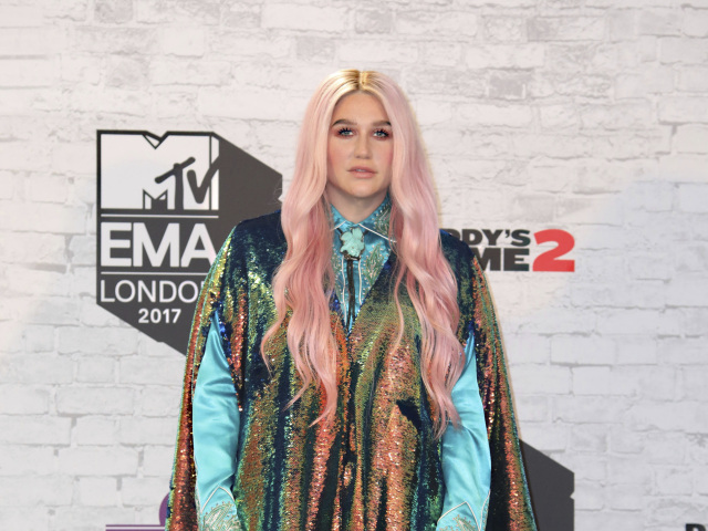 Speváčka Kesha na vyhlásení MTV EMA 2017 účinkovala. 
