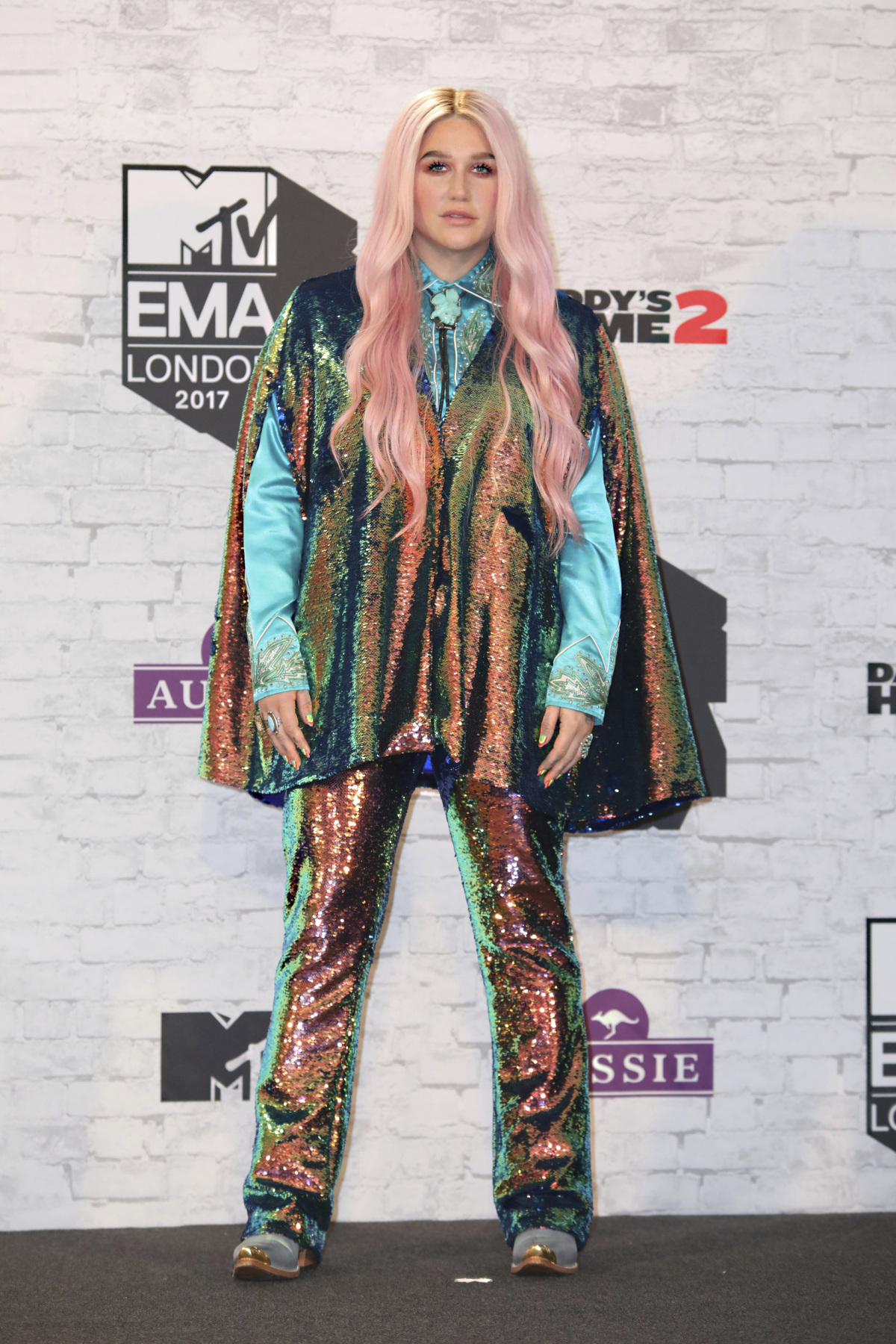Speváčka Kesha na vyhlásení MTV EMA 2017 účinkovala. 
