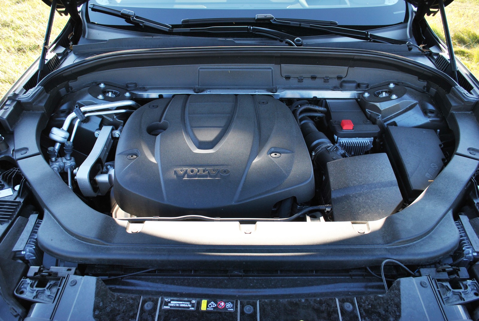 235 koní je pre XC60 dostatočný výkon.