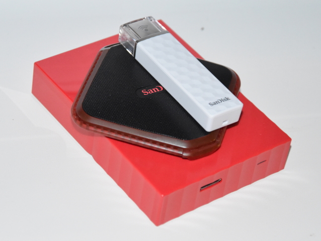 Sandisk, Western Digital, pevné disky, disky, SSD, USB kľúč, dáta, pamäť, šifrovanie, dovolenka