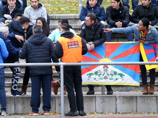 Tibet, Čína, vlajky, futbal