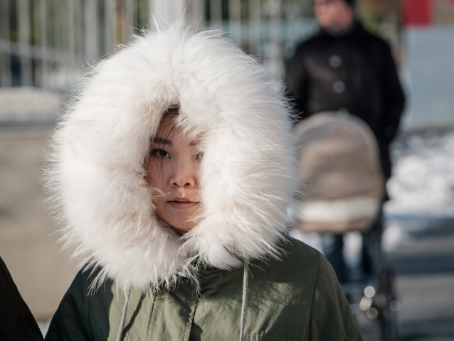 žena v kožúšku