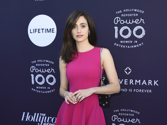 Herečka Emmy Rossum v kreácii Michael Kors Collection. 