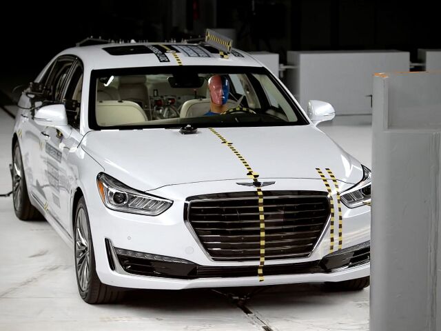 Genesis G90 - IIHS