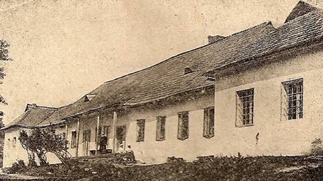Kúria Dobrianskych v Čertižnom, ktorá vyhorela v prvej svetovej vojne.