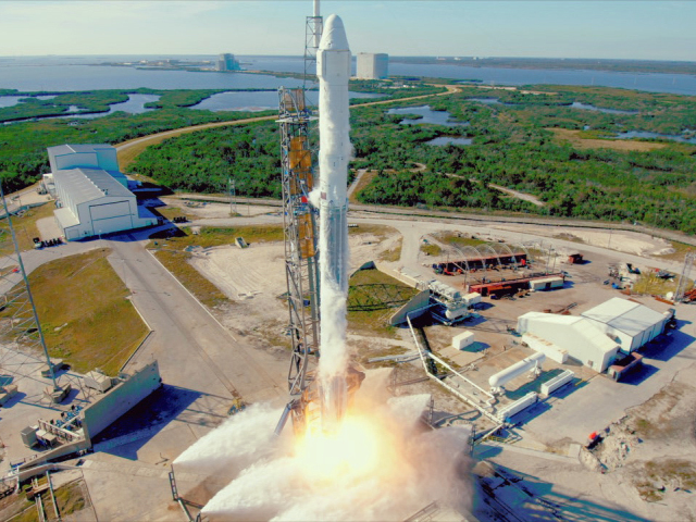 Raketa Falcon , Space X9