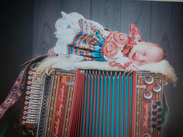 porodnica, ruzinov, vystava fotografii babatka v kroji