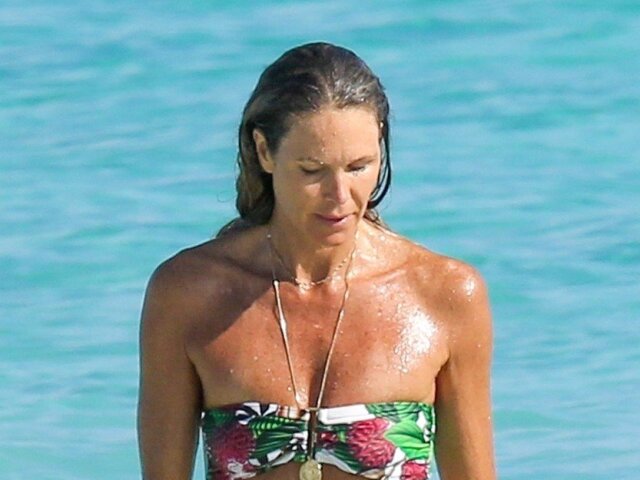 Niekdajšia supermodelka Elle MacPherson počas dovolenky na Bahamách. 