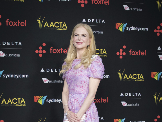 Herečka Nicole Kidman pózuje v kreácii Carolina Herrera. 