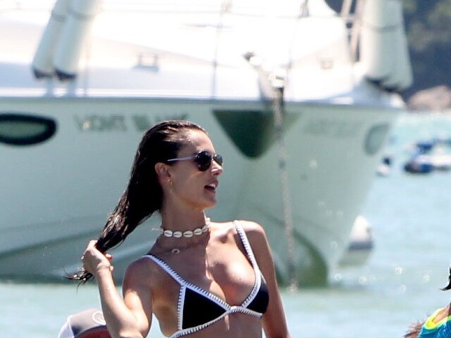 Topmodelka Alessandra Ambrosio počas novoročnej dovolenky v Brazílii. 