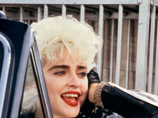 Speváčka Madonna na snímke z filmu Kto je to dievča? z roku 1987.