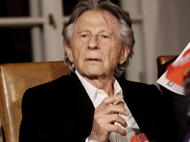 Filmár Roman Polanski na archívnom zábere.