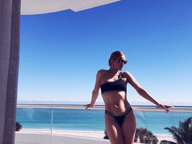 Topmodelka Rosie Huntington-Whiteley. 