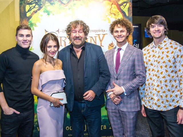 Zdeněk Troška (v strede) s hercami z novej rozprávky Čertoviny - zľava: David Gránsky, Sara Sandeva, Dominik Benedict a Richard Jaroslav Müller.