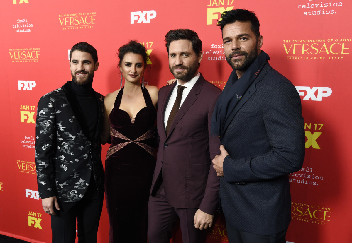 Darren Criss, Penelope Cruz, Edgar Ramirez a Ricky Martin