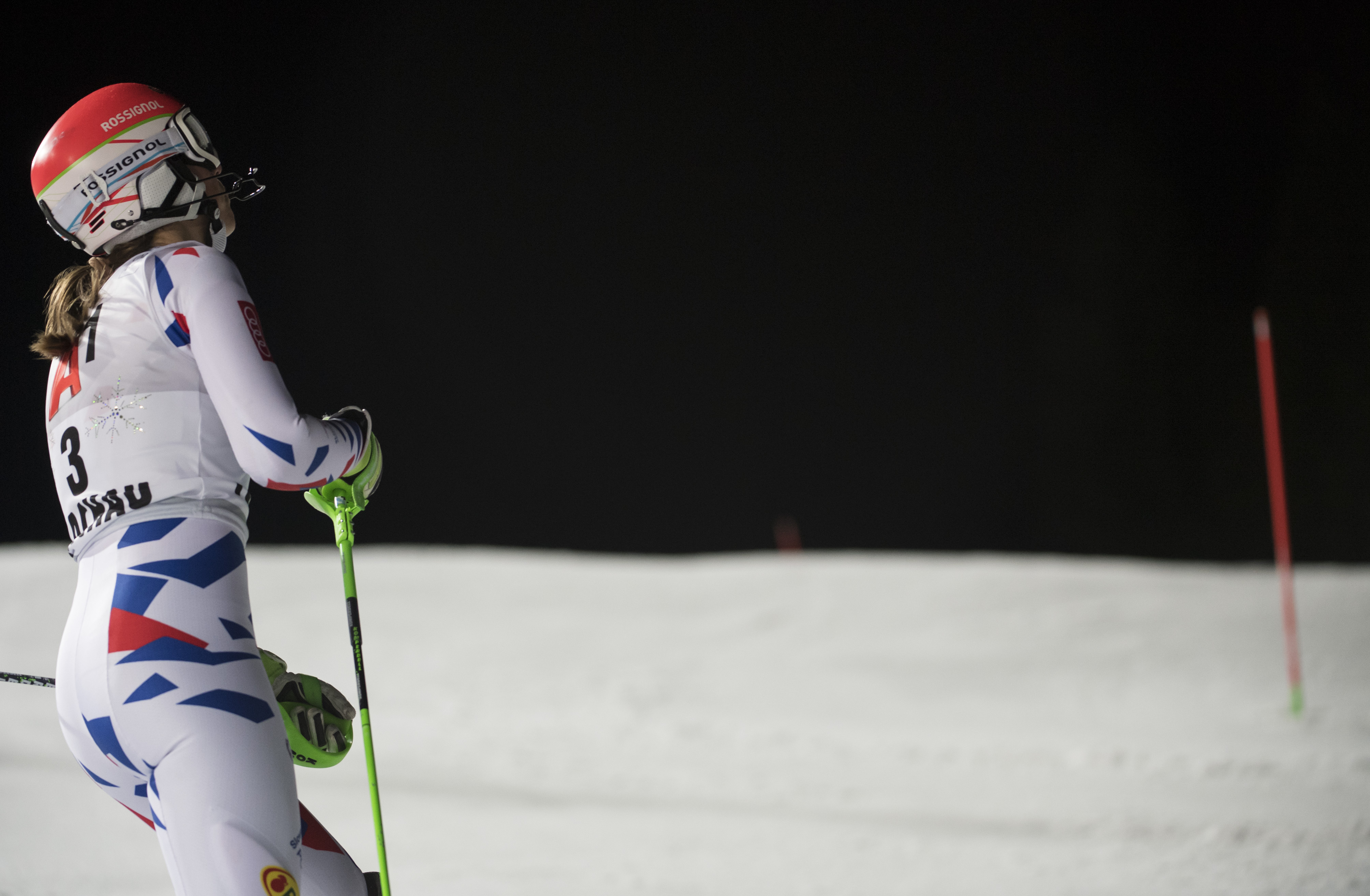 Petra Vlhová po vypadnutí na trati 1. kola nočného slalomu Svetového pohára žien v rakúskom Flachau.