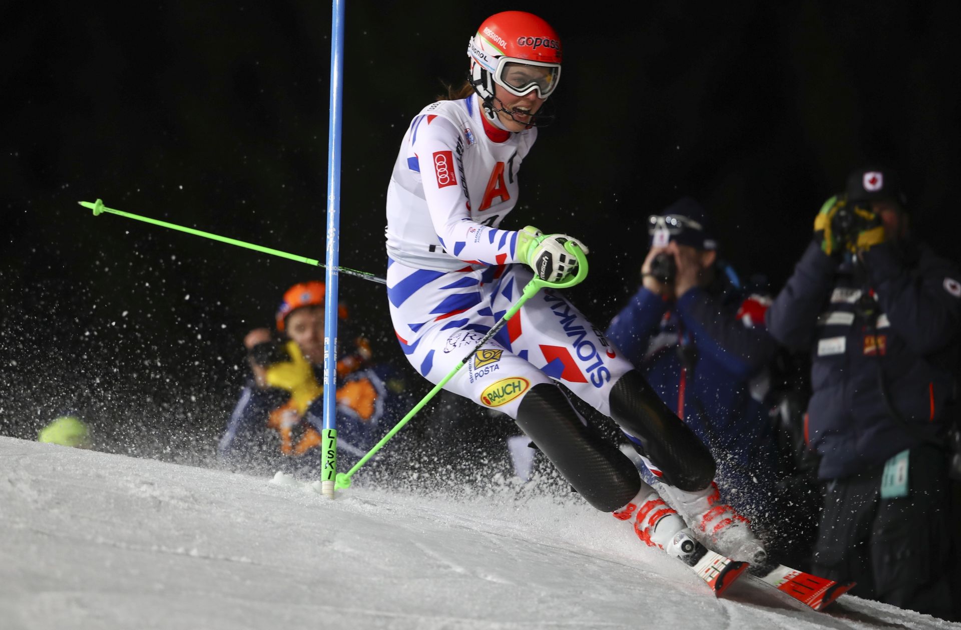 Petra Vlhová po tom, ako dostala špicara a vo Flachau nedokončila prvé kolo.