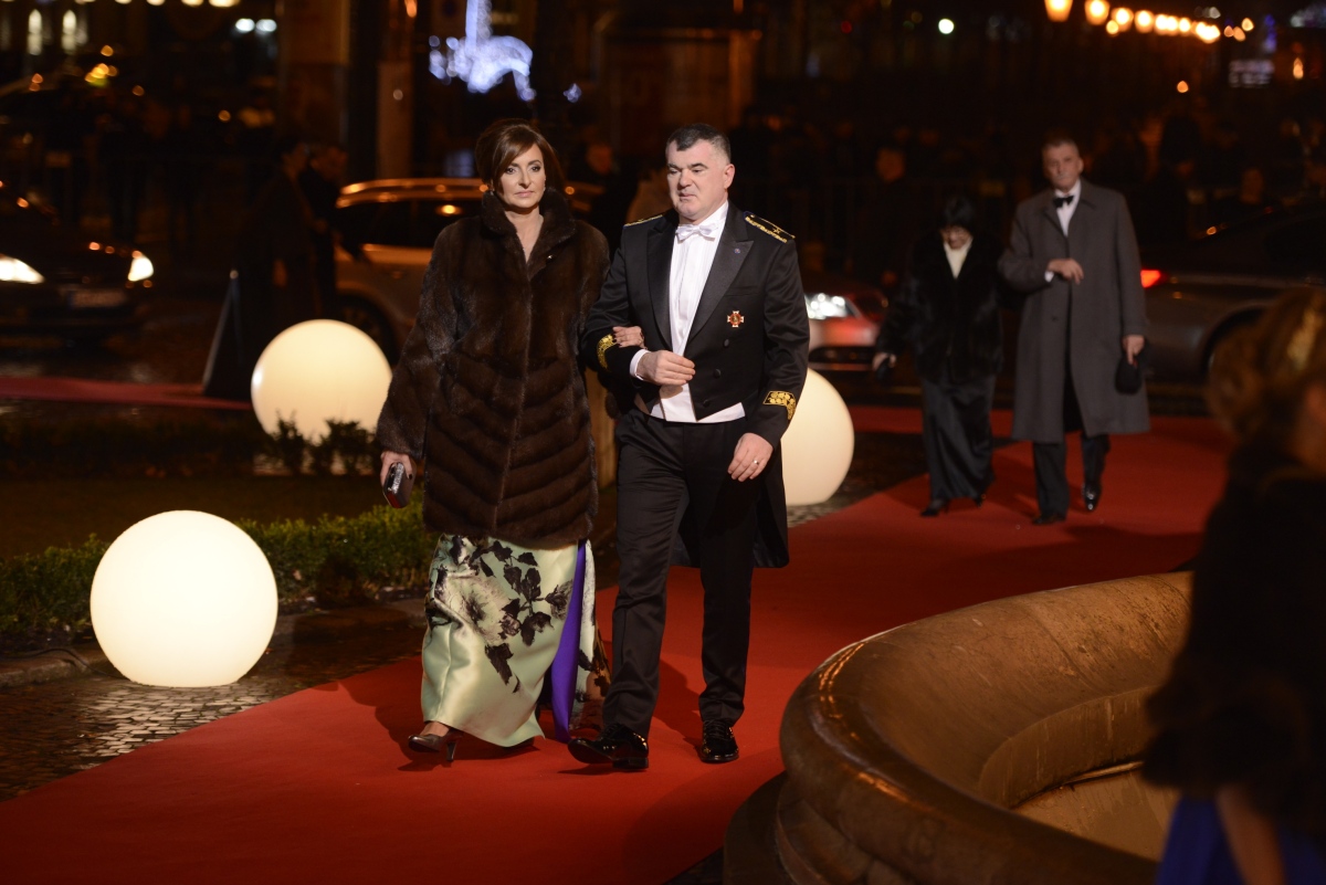 Danica Kleinová a jej manžel prichádzajú spoločne na 18. Ples v opere. 