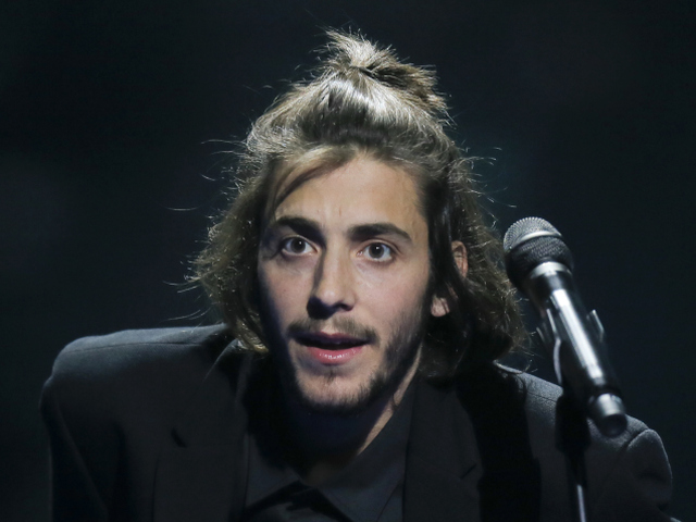 Spevák Salvador Sobral z Portugalska, víťaz Eurovízie.