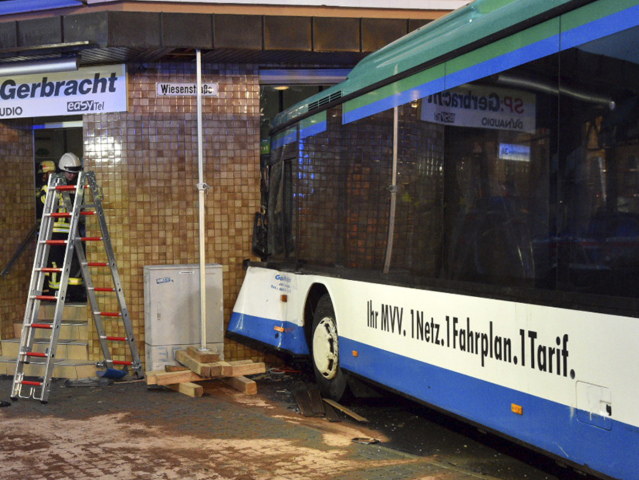 Nemecko, havária autobusu, školáci, Eberbach
