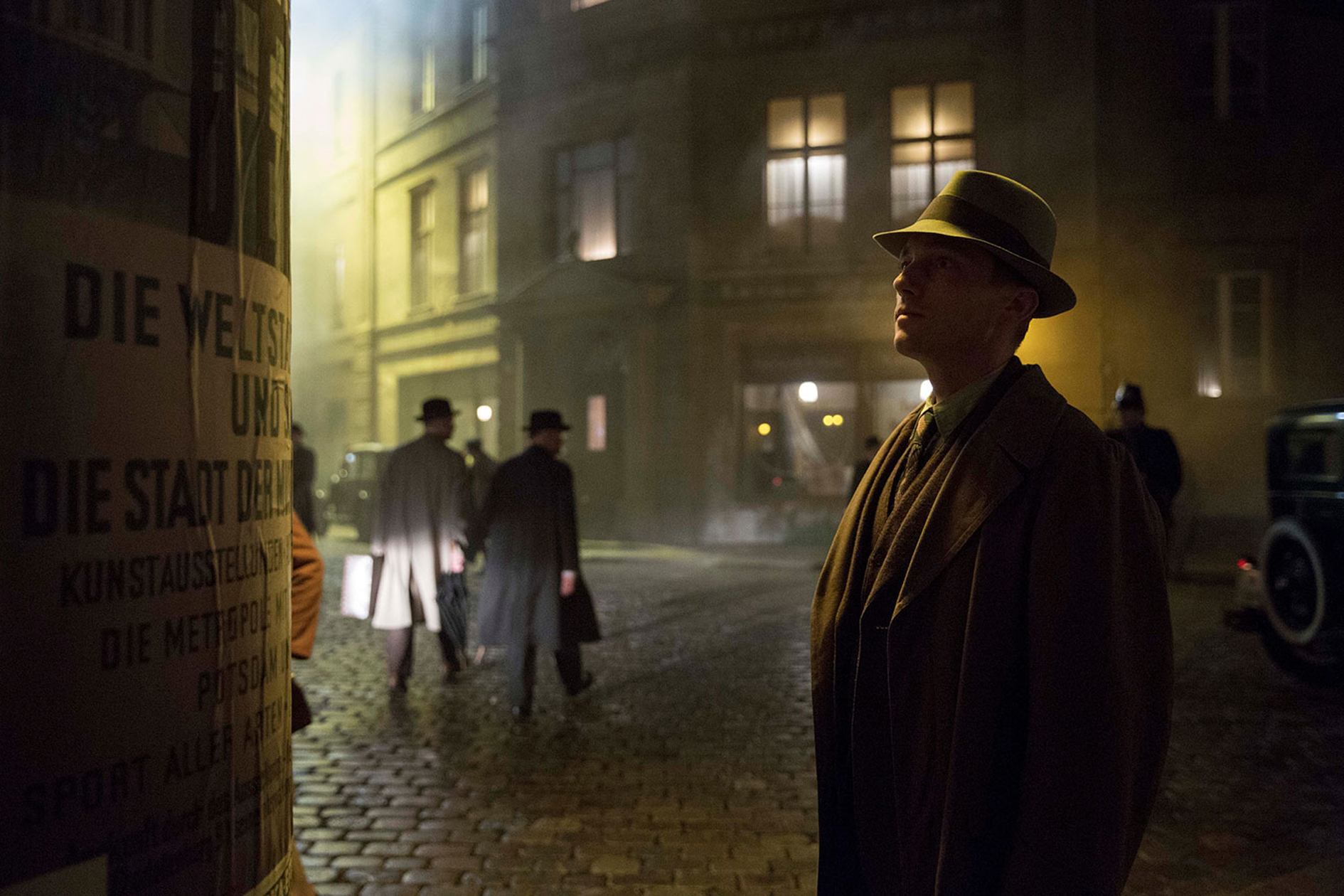 Komisár Gereon Rath zo seriálu Babylon Berlín v podaní Volkera Brucha.