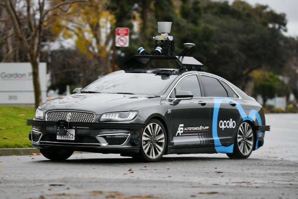 Platformu autonómneho riadenia Baidu predviedla čínska spoločnosť na vozidle, ktoré v noci jazdilo bez zásahu vodiča v Sunnyvale na okruhu dlhom 6,1 km.