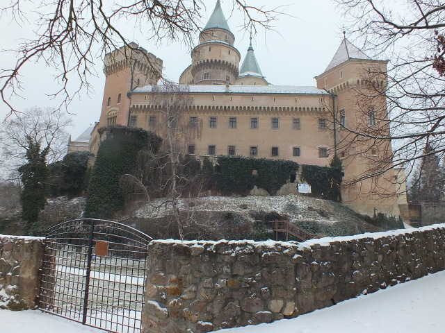 Bojnický zámok, hradby