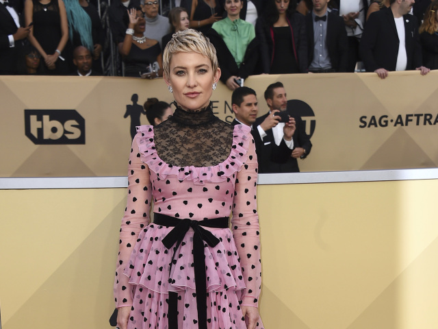 Herečka Kate Hudson v šatách Valentino. 