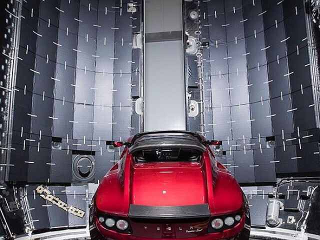 Tesla Roadster - raketa Falcon Heavy