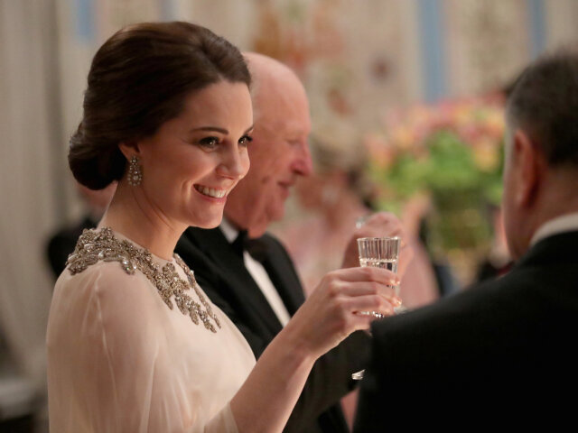 Vojvodkyňa Catherine z Cambridge na slávnostnej večeri v nórskom Oslo. 
