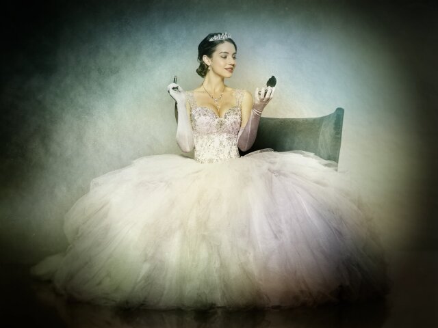once upon a time, kde bolo tam bolo, adelaide kane,