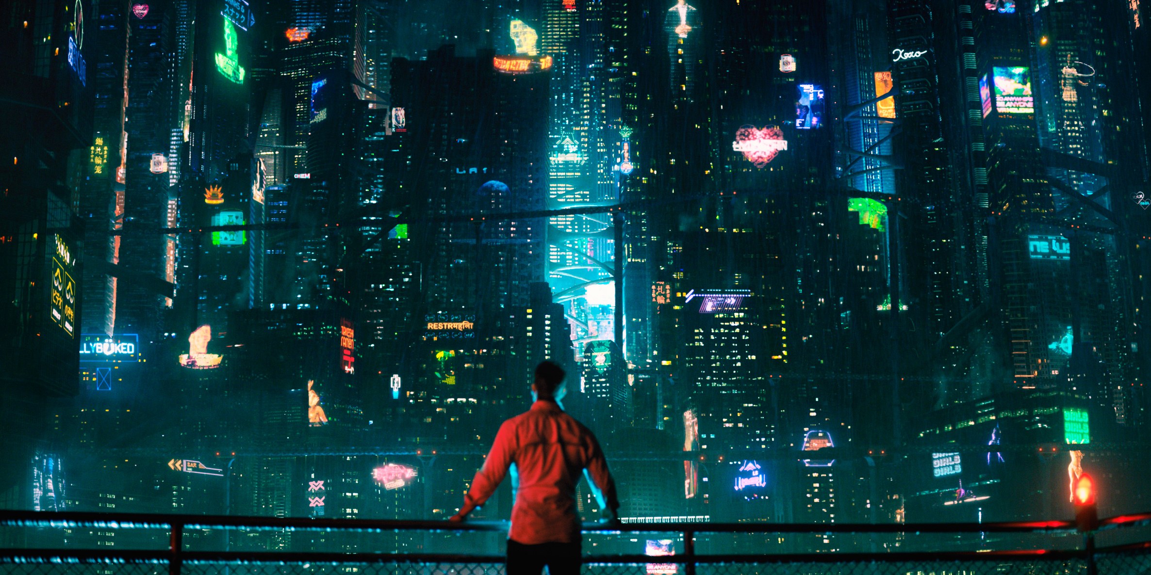 Budúcnosť Altered Carbon je plná zločinu. Smrť je však prežitok, vraždy nemajú význam. Myseľ obete sa vždy dostane do nového tela.