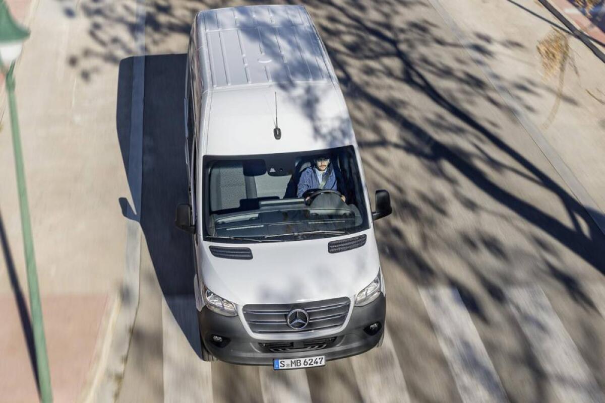 mercedes-benz-sprinter-02