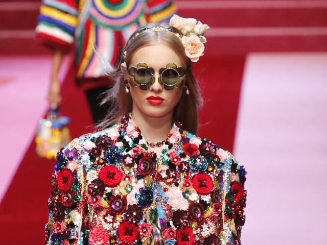Modelka na prehliadke Dolce & Gabbana Jar/Leto 2018/19.