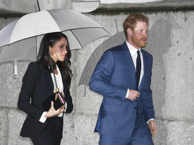 Princ Harry a jeho snúbenica Meghan Markle na archívnom zábere. 