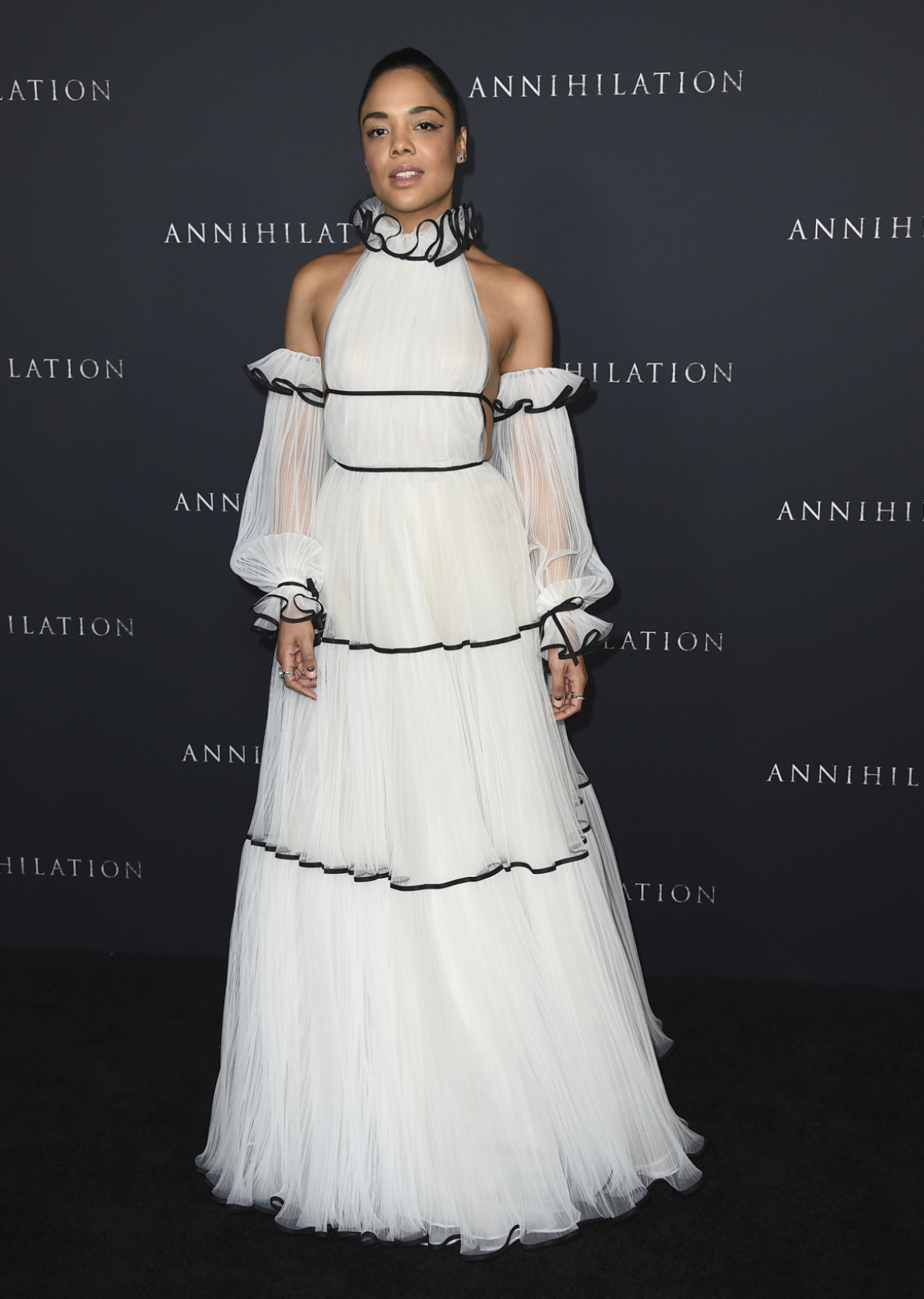 Herečka Tessa Thompson v šatách od Naoeema Khana.