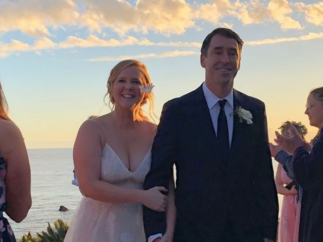 Herečka Amy Schumer a celebritný šéfkuchár Chris Flesich. 