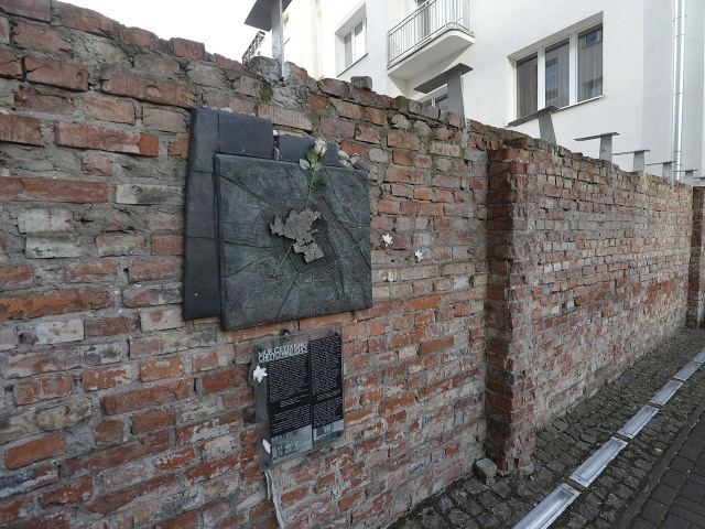 Poľsko Varšava geto múr pamiatka